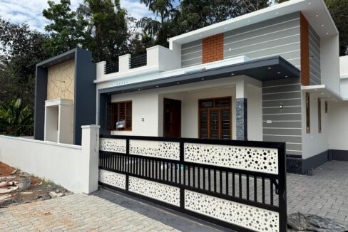 House ForSale @ Ernakulam Valayanchirangara, Mazhuvannoor