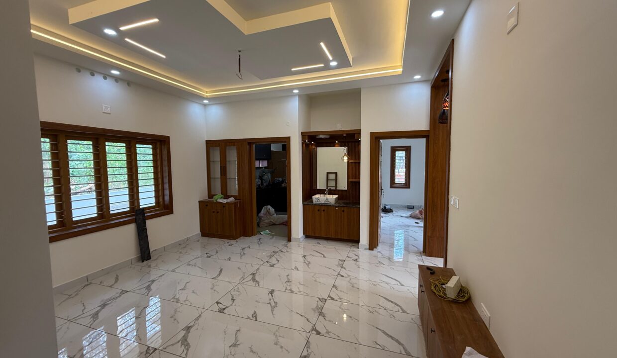 House ForSale @ Ernakulam Valayanchirangara, Mazhuvannoor.5