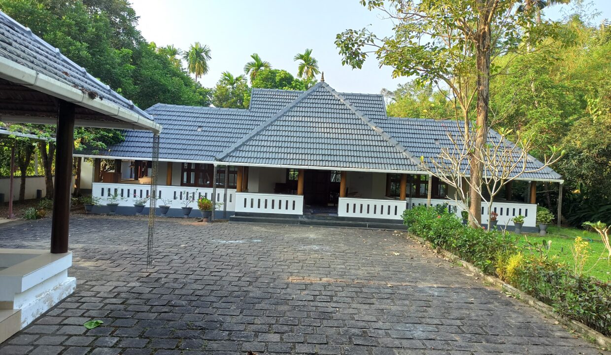 Villa For Sale @ Ernakulam Thiruvaniyoor 1