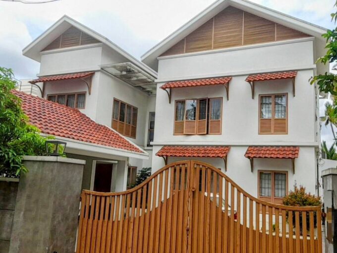 Luxury House For Sale-17 Cent @ Ernakulam