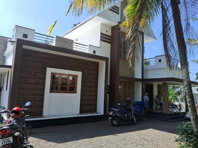 House For Sale-10 Cent @ Changanassery